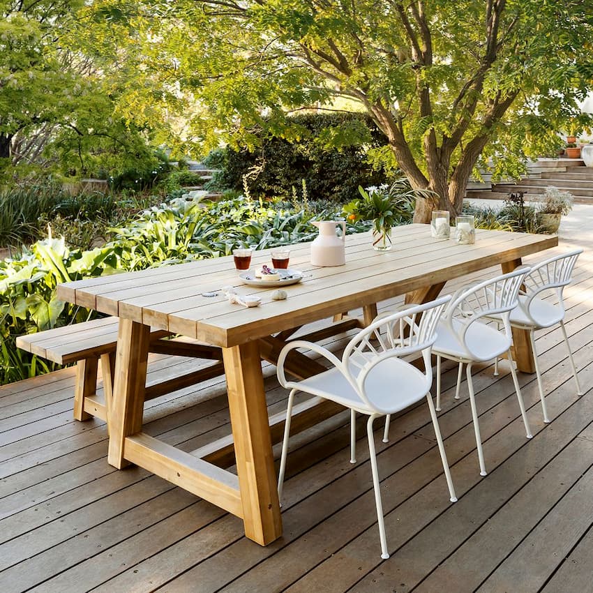 outdoor dining area furniture