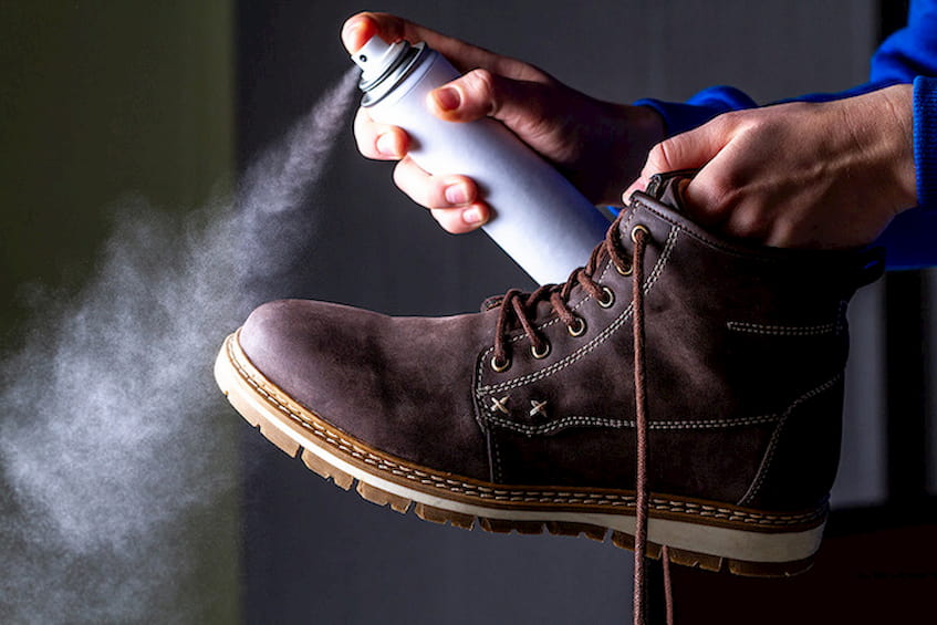 waterproofing-spray-on-boots